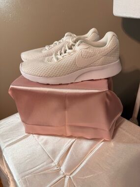 Nike Women’s White Mesh Lightweight Training Shoes